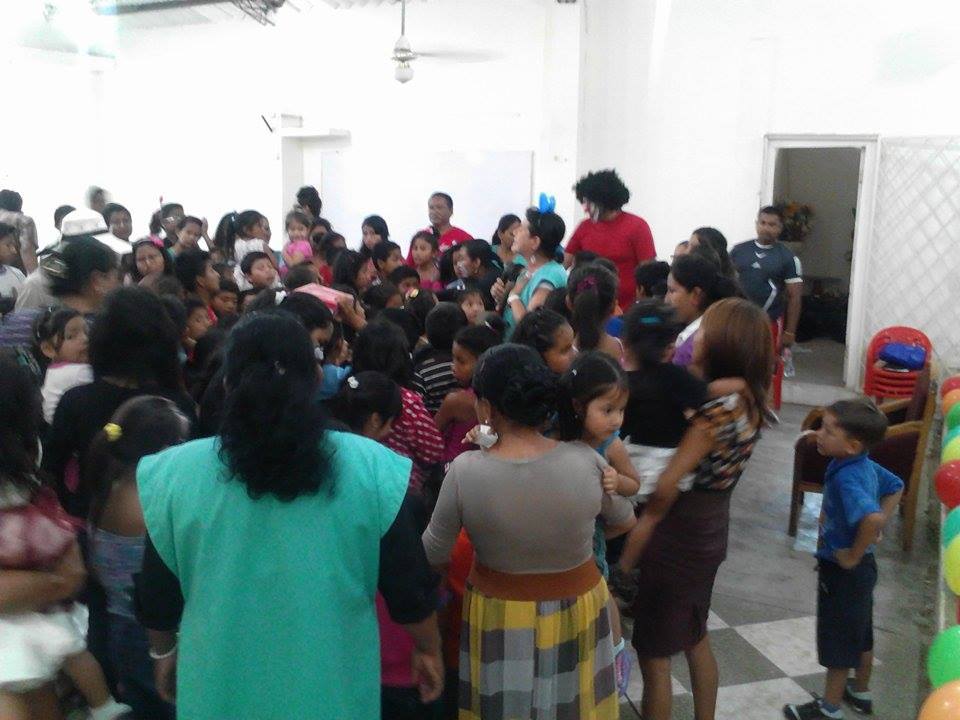 Portada del álbum Entrega de juguetes Muey