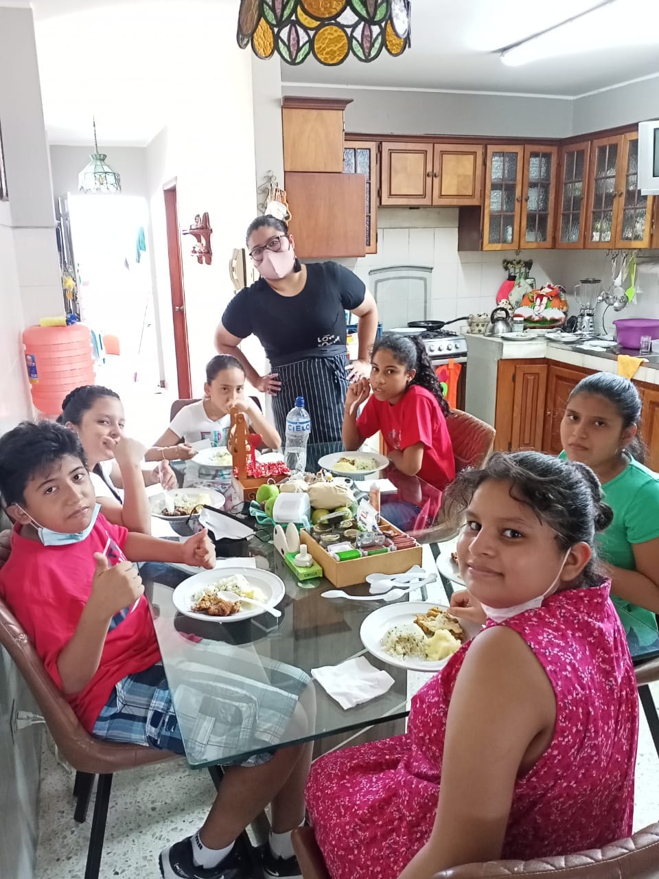 Portada del álbum Niños y jovenes aprendiendo a cocinar con la Chef Karlyng Tapia
