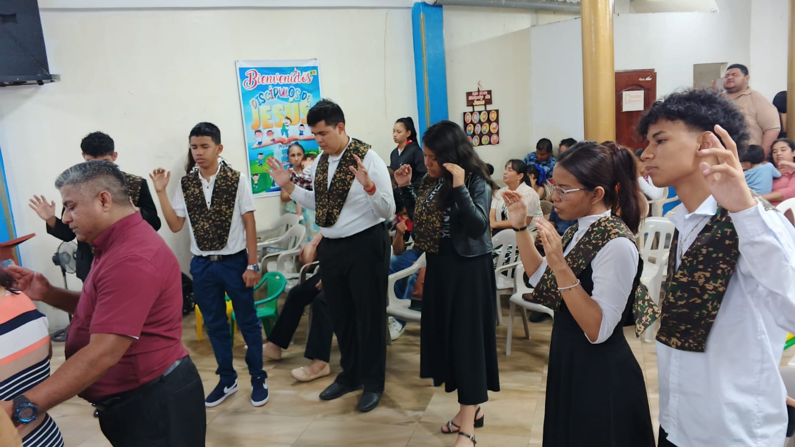 Portada del álbum Ujieres Decididos a servir